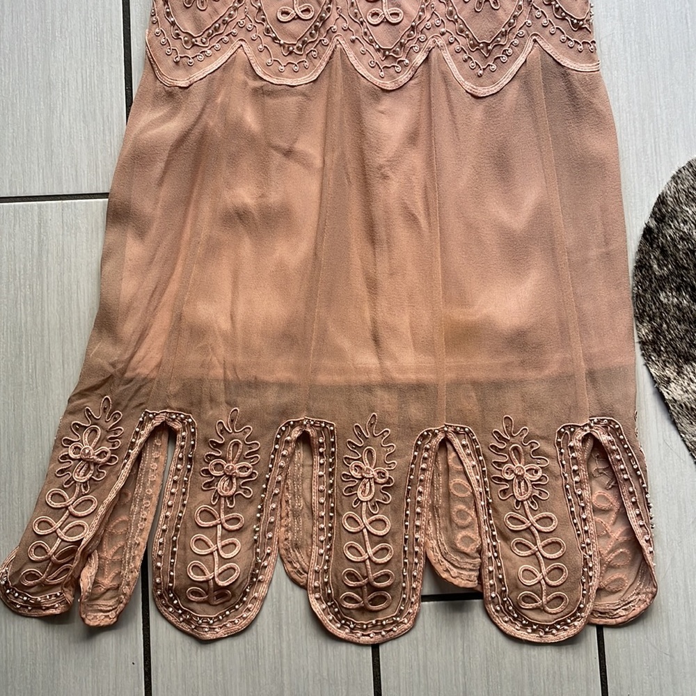 SUE WONG  dusty rose colored dress beaded 1920s style Size S/M has a small stain - Picture 2 of 15